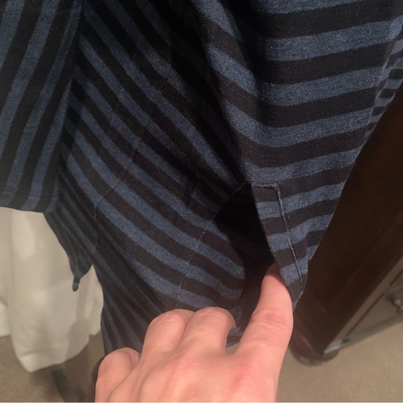 🏷️ Talbots Petites Cowl Neck Dolman Striped Kangaroo Pocket Top MP - Picture 5 of 6